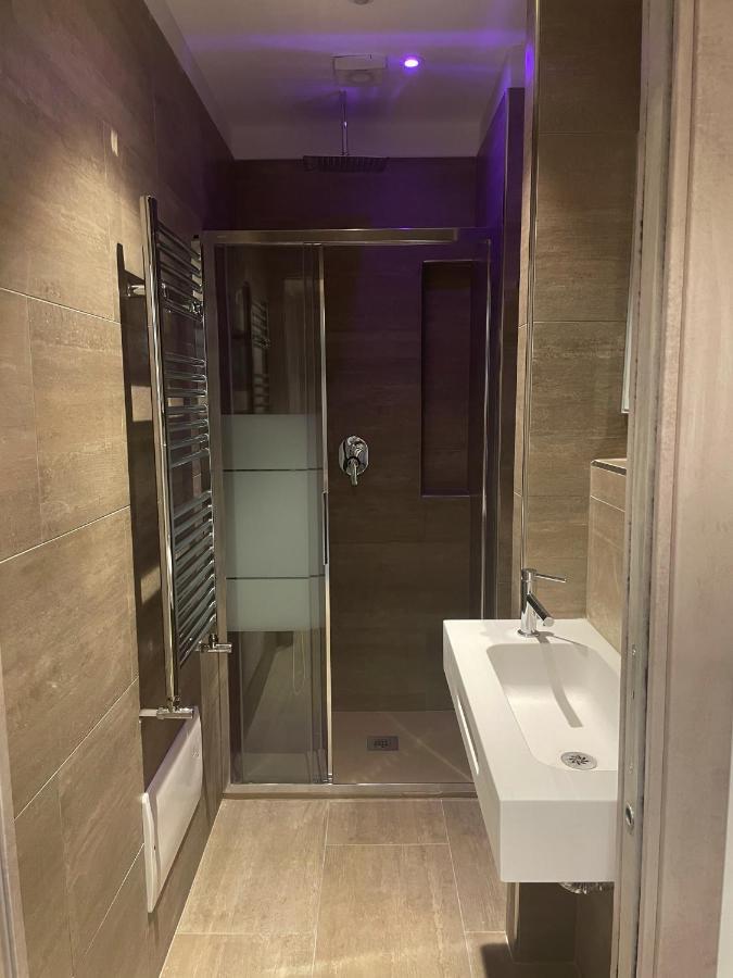 Smart Rooms نابولي المظهر الخارجي الصورة