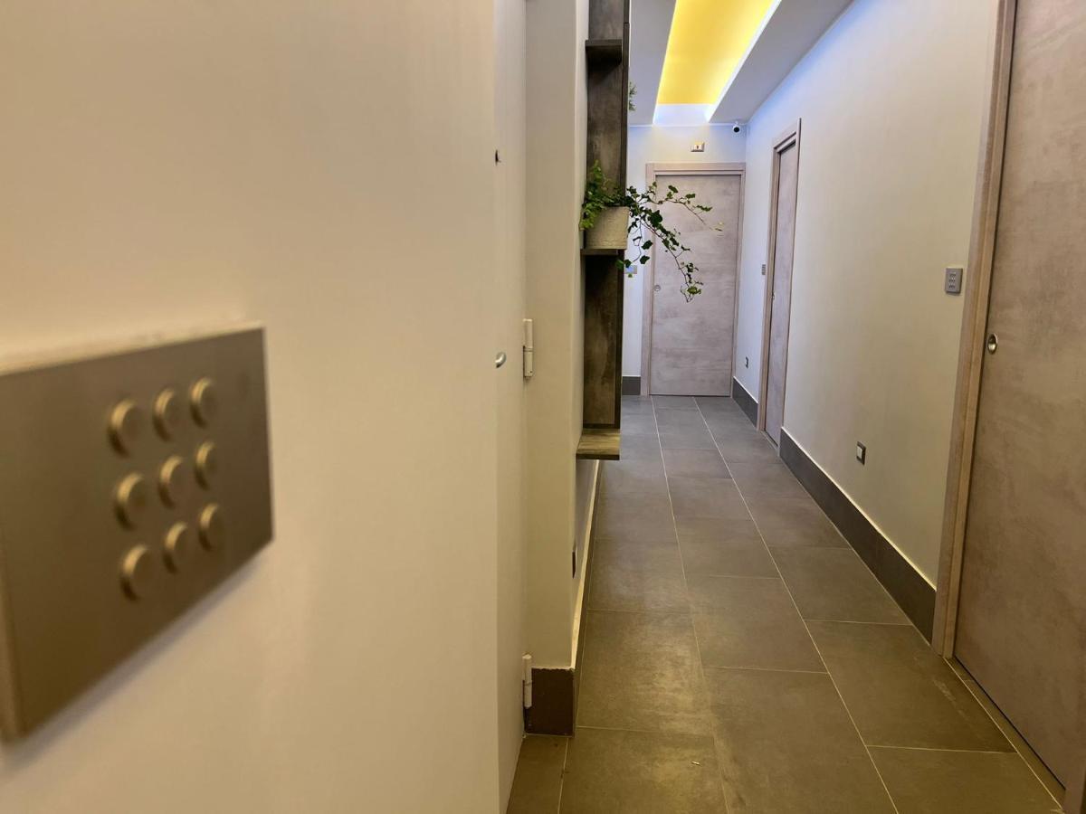 Smart Rooms نابولي المظهر الخارجي الصورة
