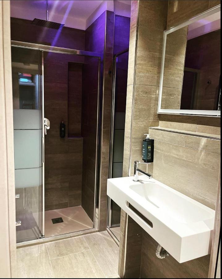 Smart Rooms نابولي المظهر الخارجي الصورة