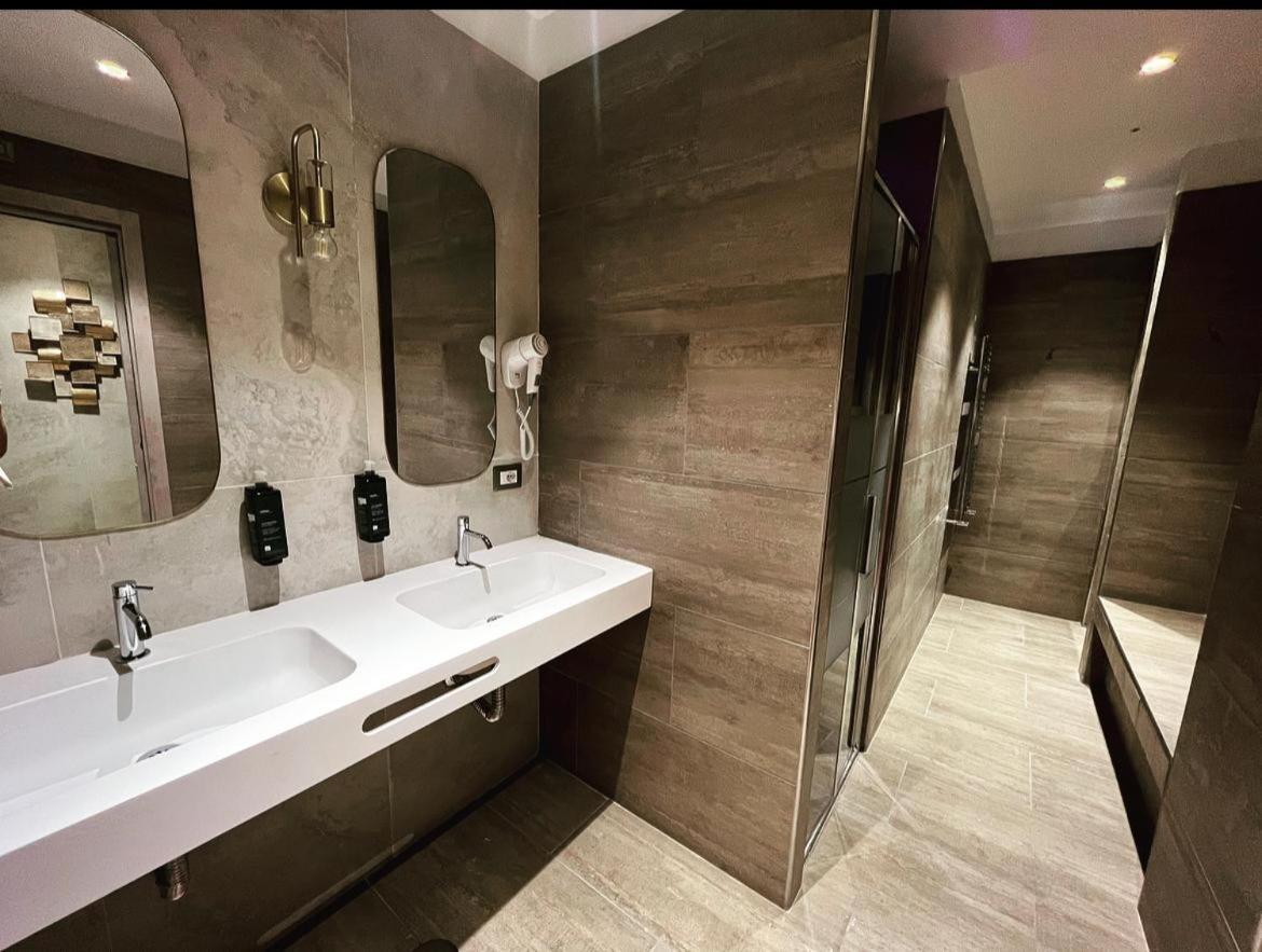 Smart Rooms نابولي المظهر الخارجي الصورة