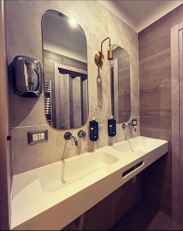 Smart Rooms نابولي المظهر الخارجي الصورة
